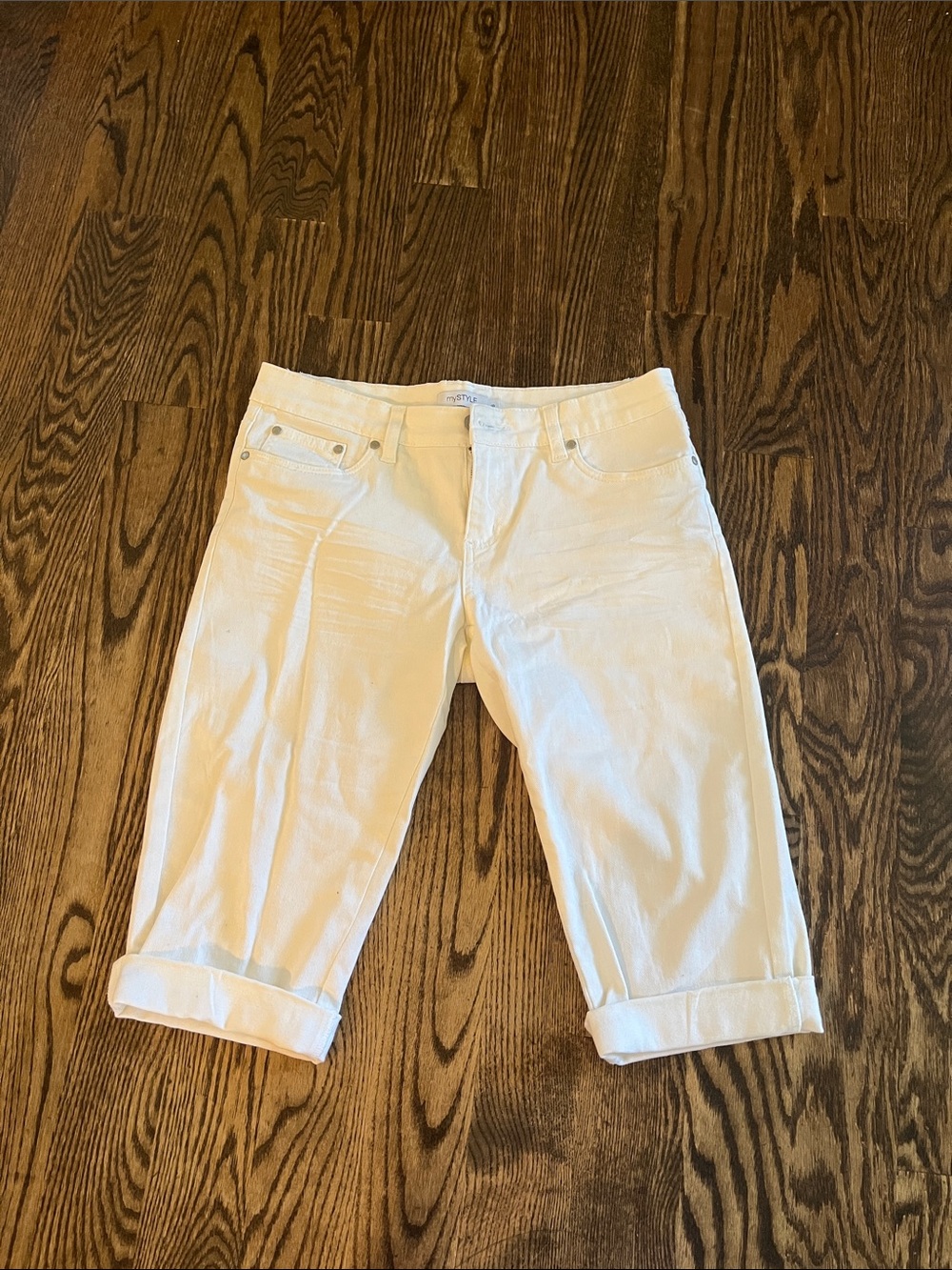 White Women's Rolled-Hem Capris